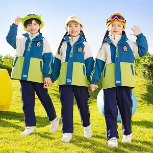 為什么學(xué)校會選擇沖鋒衣作為校服？